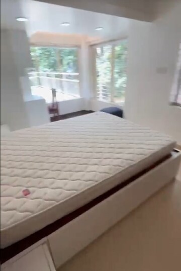 Bedroom in 2 BHK Apartment at Juhu – for Rent