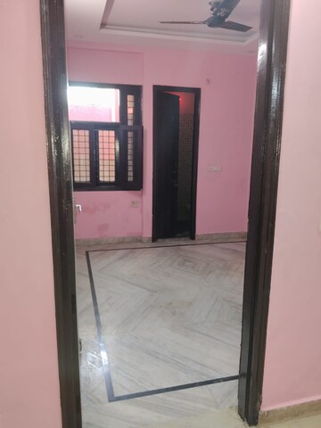 Room in 2 BHK Builder Floor at Landcraft Golf Links, Pandav Nagar – for Rent