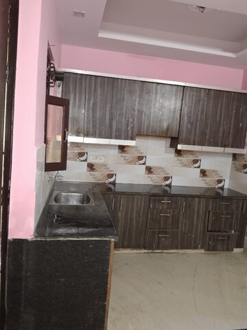 Kitchen in 2 BHK Builder Floor at Landcraft Golf Links, Pandav Nagar – for Rent