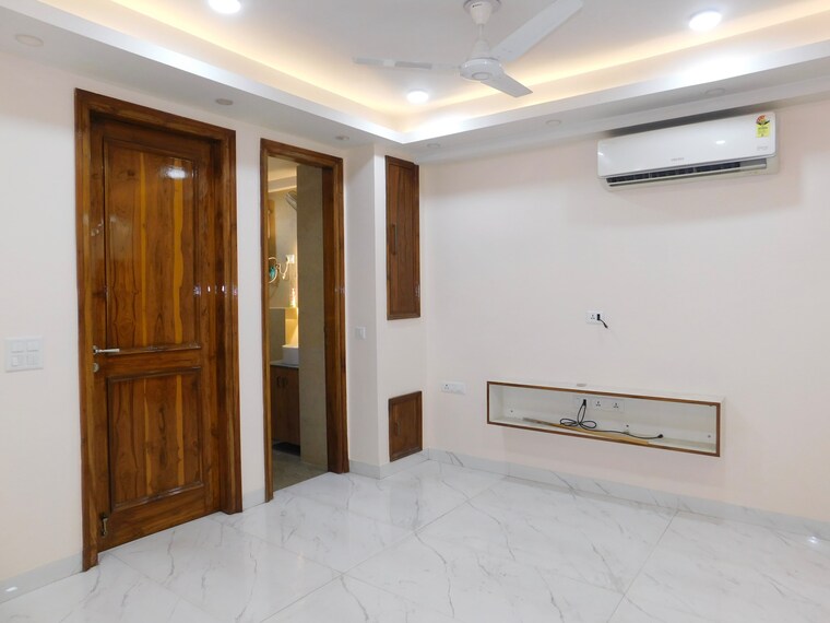 Room, lajpat nagar ii 2 Bedroom 100 Sq.Yd. Builder Floor In Lajpat Nagar ii Delhi 9167812
