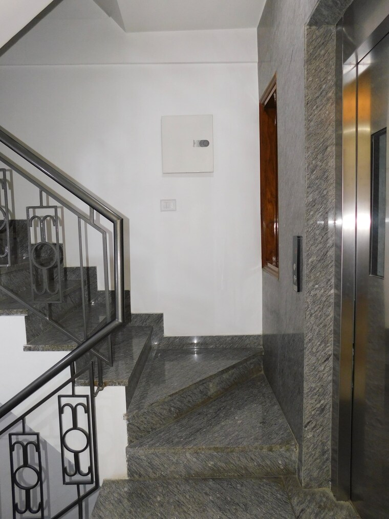 undefined, lajpat nagar ii 2 Bedroom 100 Sq.Yd. Builder Floor In Lajpat Nagar ii Delhi 9167812