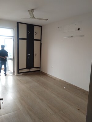 Room in 3 BHK Apartment at Piyush Heights, Sector 89 – for Sale