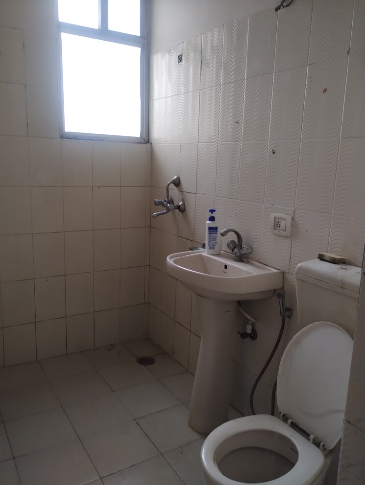 Bathroom, piyush-heights 3 Bedroom 1576 Sq.Ft. Apartment In Sector 89 Faridabad 9167836