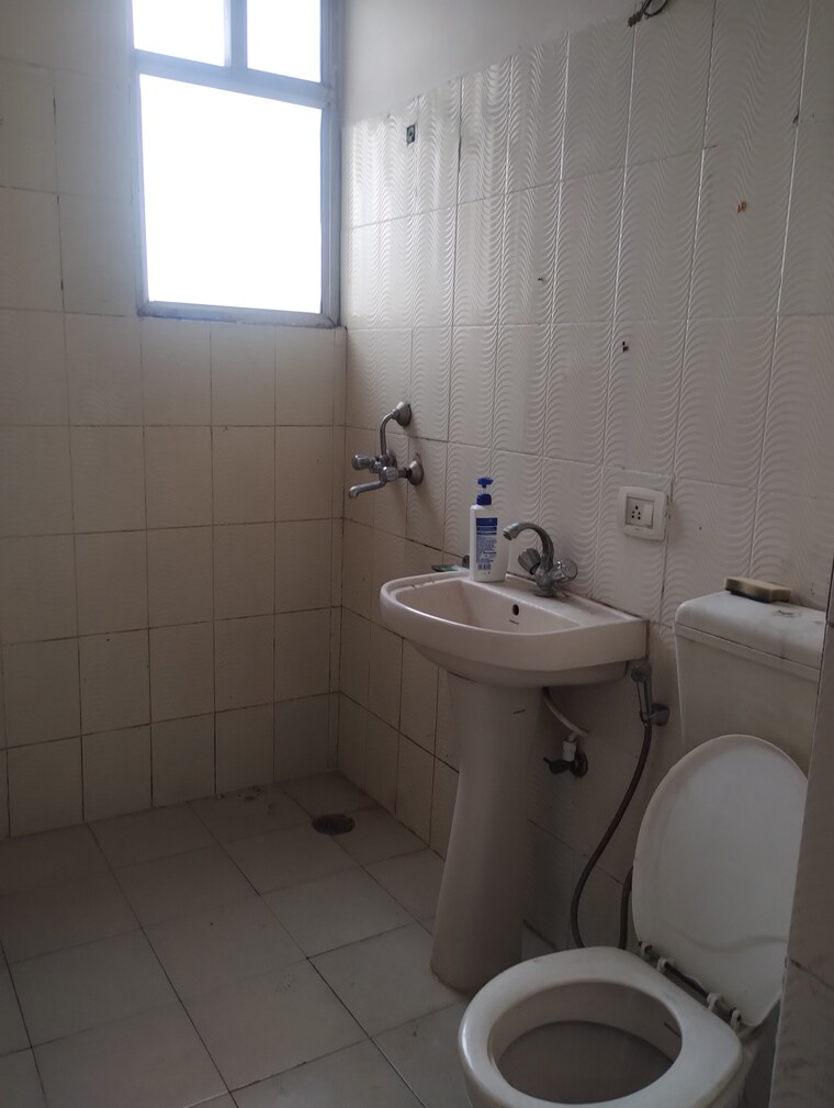 Bathroom, piyush-heights 3 Bedroom 1576 Sq.Ft. Apartment In Sector 89 Faridabad 9167836