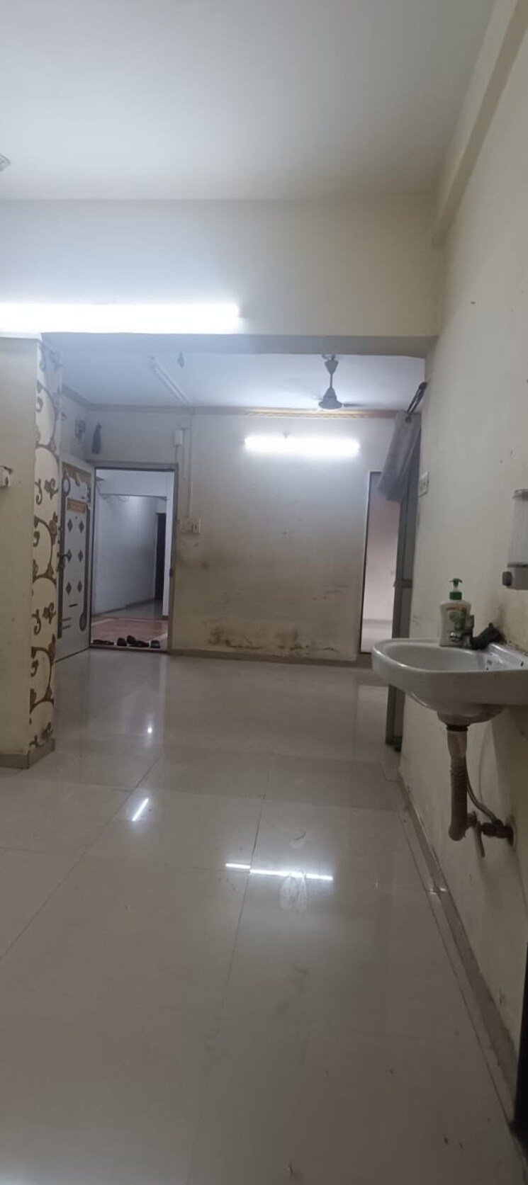 Bathroom, dadar west 1 Bedroom 580 Sq.Ft. Apartment In Dadar West Mumbai 9167831