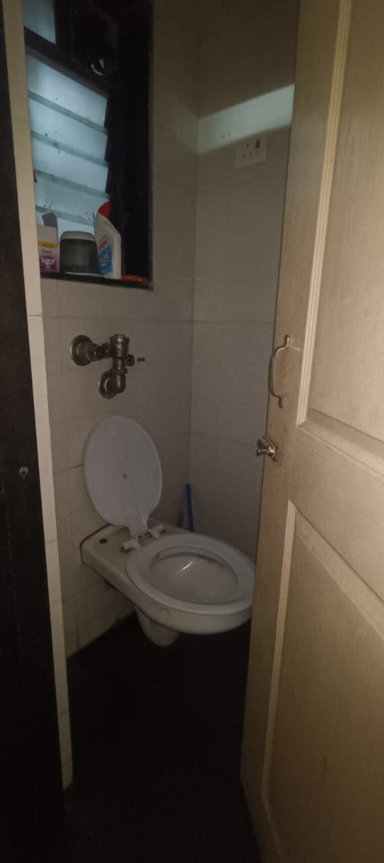 Bathroom, dadar west 1 Bedroom 580 Sq.Ft. Apartment In Dadar West Mumbai 9167831