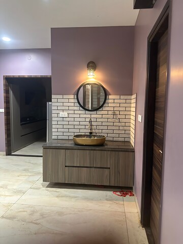 Room in 2 BHK Apartment at Raja Park – for Rent