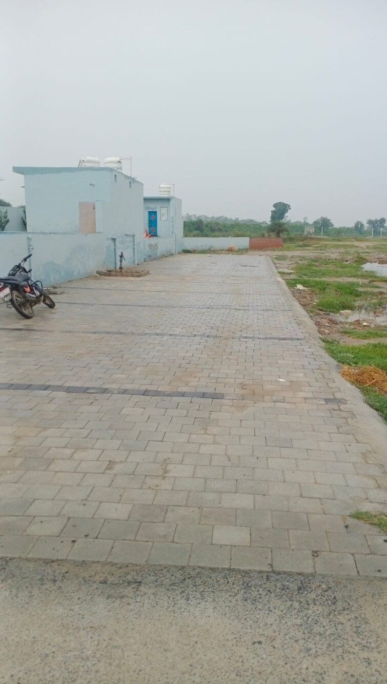 Cover Image, sector 30 yamuna expressway  110 Sq.Yd. Plot In Sector 30 Yamuna Expressway Greater Noida 9167878