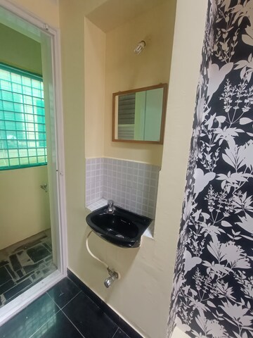 Team Area in 2 BHK Builder Floor at Rustam Bagh, Old Airport Road – for Rent