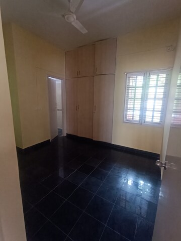 Room in 2 BHK Builder Floor at Rustam Bagh, Old Airport Road – for Rent
