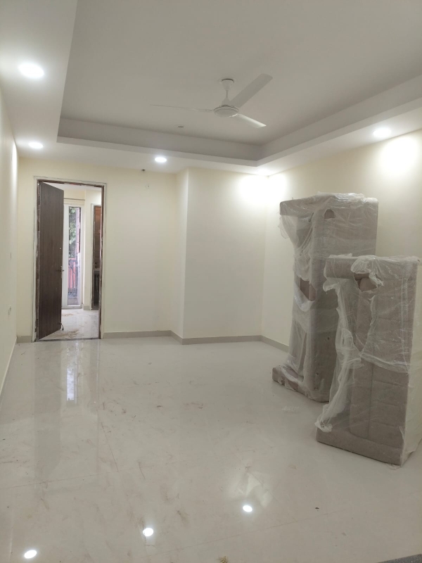 2 BHK + Servant Room 300 Sq.Yd. Builder Floor in Greenwood City