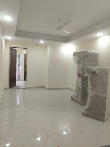 Room in 2 BHK Builder Floor at Greenwood City, Sector 40 – for Rent