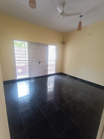 Room in 2 BHK Builder Floor at Rustam Bagh, Old Airport Road – for Rent