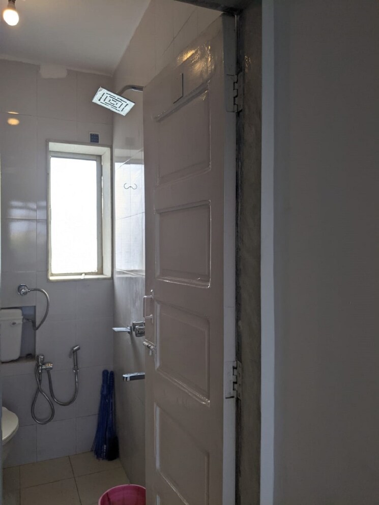 Bathroom, bandra west 1.5 Bedroom 550 Sq.Ft. Apartment In Bandra West Mumbai 9167907