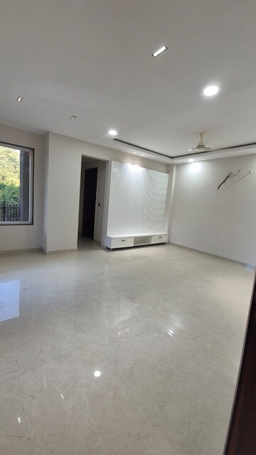 Room in 4 BHK Builder Floor at Sector 21c – for Sale