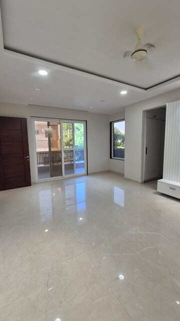 Room in 4 BHK Builder Floor at Sector 21c – for Sale
