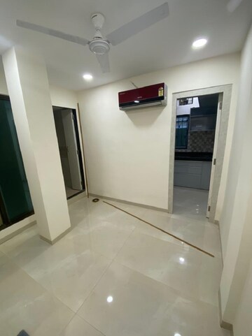 Room in 1.5 BHK Apartment at Bandra West – for Rent