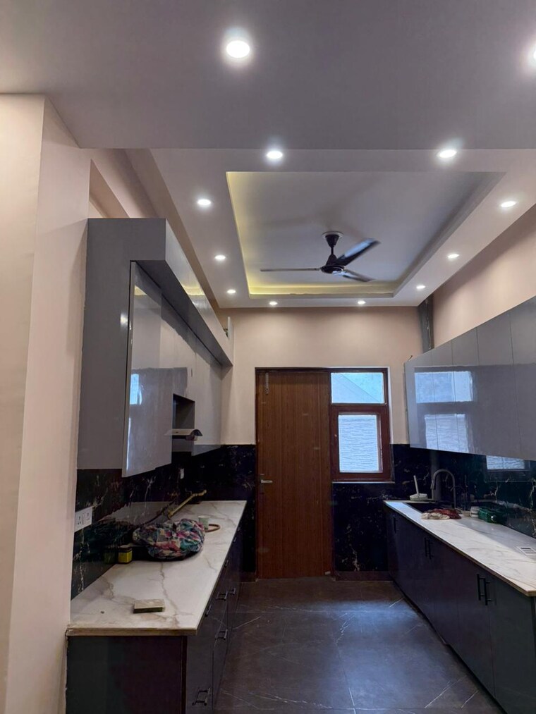Kitchen, jal-vayu-vihar-noida 3.5 Bedroom 2300 Sq.Ft. Apartment In Sector 21 Noida 9168131