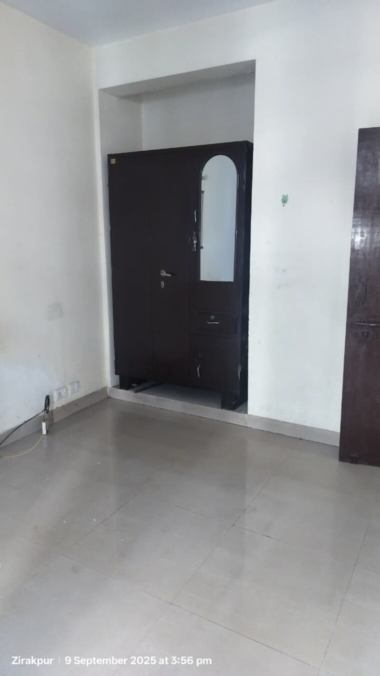 Room, skyline-park 3 Bedroom 1500 Sq.Ft. Apartment In Vip Road Zirakpur 9167950