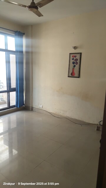 Room in 3 BHK Apartment at Skyline Park, Vip Road – for Rent