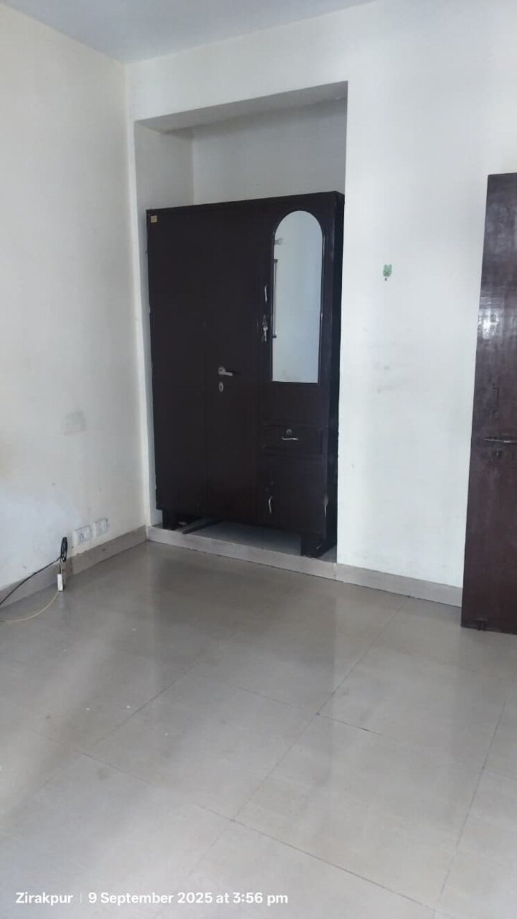 Room, skyline-park 3 Bedroom 1500 Sq.Ft. Apartment In Vip Road Zirakpur 9167950