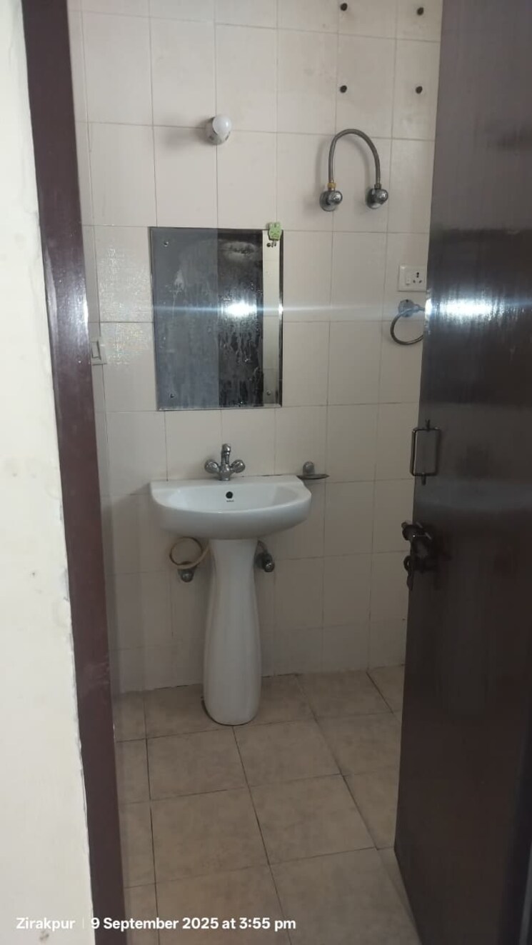 Bathroom, skyline-park 3 Bedroom 1500 Sq.Ft. Apartment In Vip Road Zirakpur 9167950