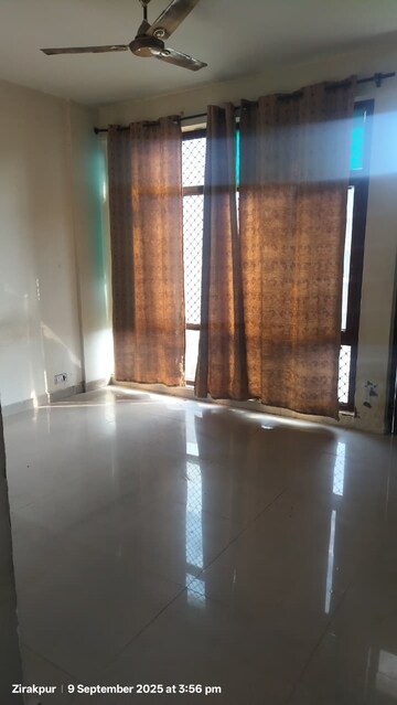 Room in 3 BHK Apartment at Skyline Park, Vip Road – for Rent