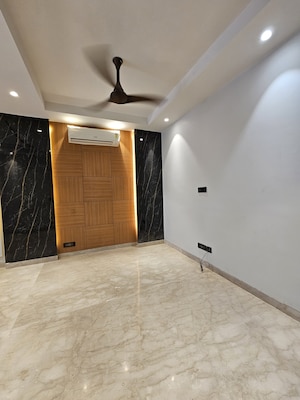 Room in 4 BHK Penthouse at Krisumi Waterfall Suites, Sector 36a – for Sale