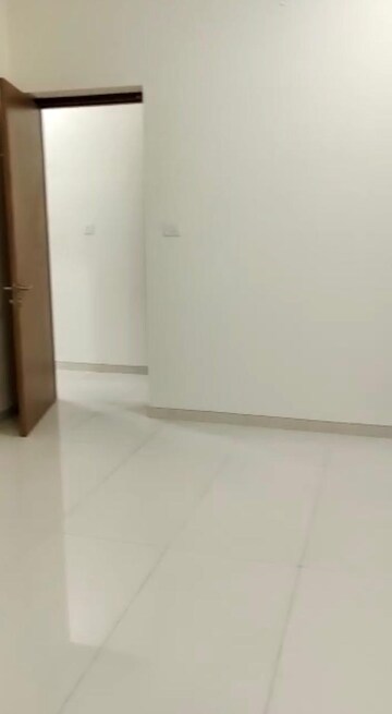 Room in 3 BHK Apartment at The Prestige City, Mulund West – for Sale