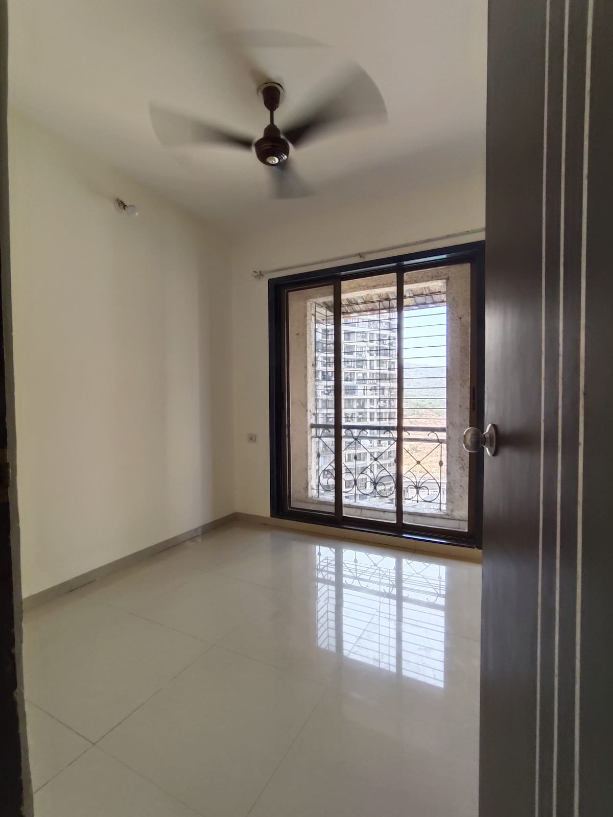 2 BHK + Pooja Room Apartment For Sale in Nisarg Hyde Park