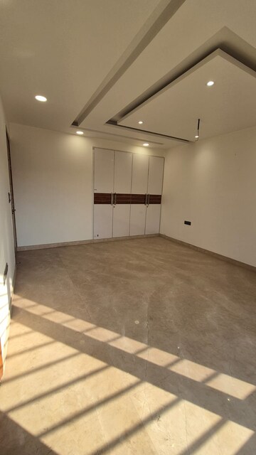 Room in 4 BHK Builder Floor at Sector 21c – for Sale