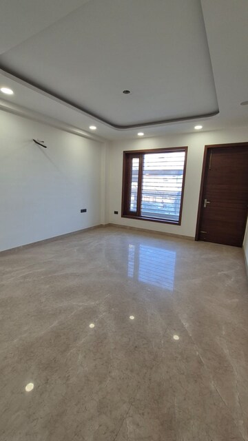 Room in 4 BHK Builder Floor at Sector 21c – for Sale