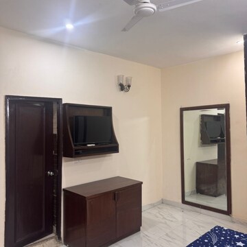 Room in 1 BHK Builder Floor at Garden Estate – for Rent