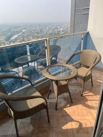 Team Area in Studio Apartment at Gaur City Center, Sector 4 Greater Noida – for Rent