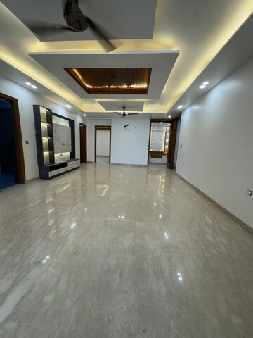 Room in 4 BHK Builder Floor at Sector 21c – for Sale