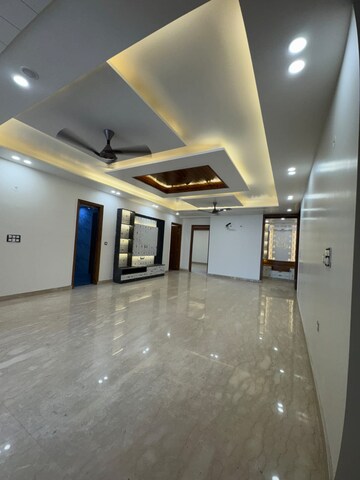 Room in 4 BHK Builder Floor at Sector 21c – for Sale