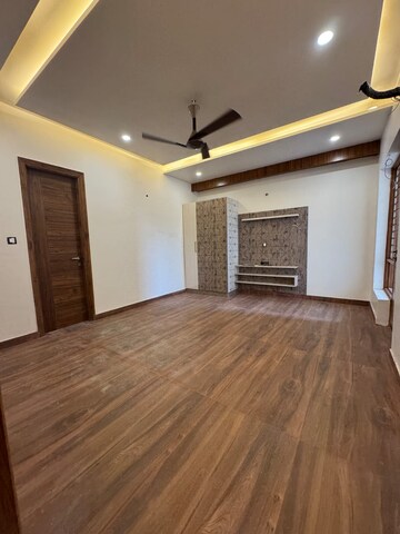 Room in 4 BHK Builder Floor at Sector 21c – for Sale