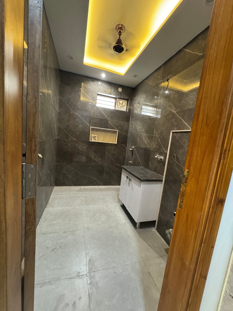 Bathroom, sector 21c 4 Bedroom 4500 Sq.Ft. Builder Floor In Sector 21c Faridabad 9168166