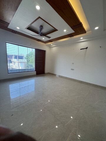 Room in 4 BHK Builder Floor at Sector 21c – for Sale