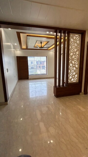 Room in 4 BHK Builder Floor at Sector 21c – for Sale
