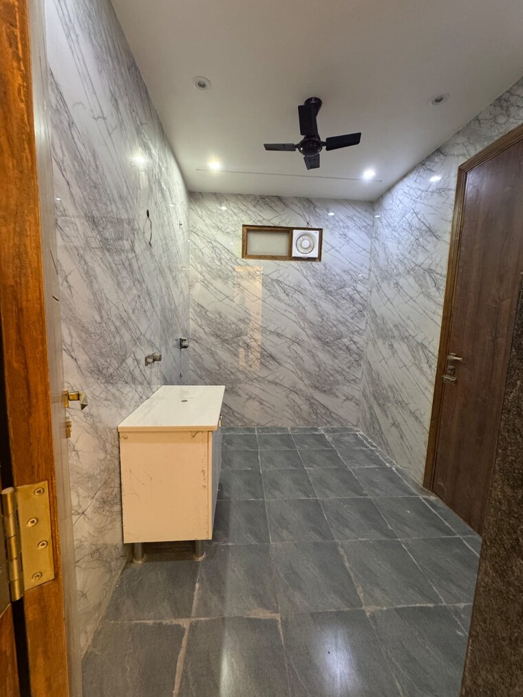 Bathroom, sector 21c 4 Bedroom 4500 Sq.Ft. Builder Floor In Sector 21c Faridabad 9168166
