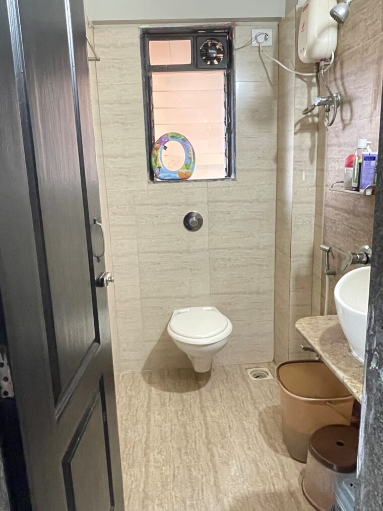 Bathroom, deepak-daffodils 1 Bedroom 600 Sq.Ft. Apartment In Andheri East Mumbai 9168218