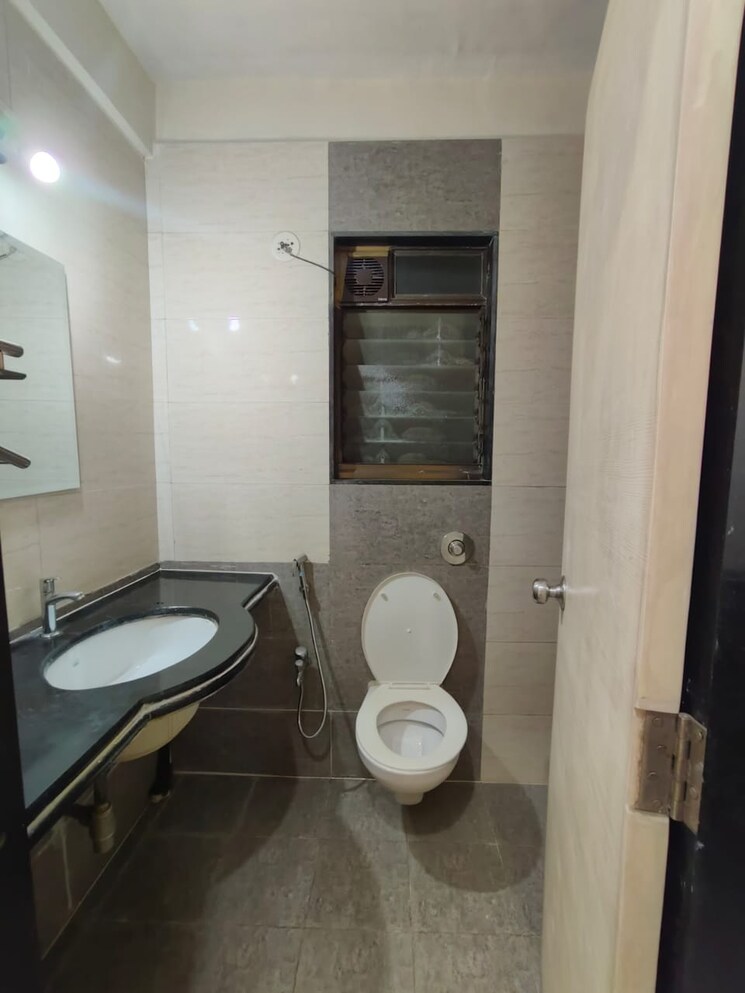 Bathroom, nisarg-hyde-park 3 Bedroom 1370 Sq.Ft. Apartment In Kharghar Navi Mumbai 9168217