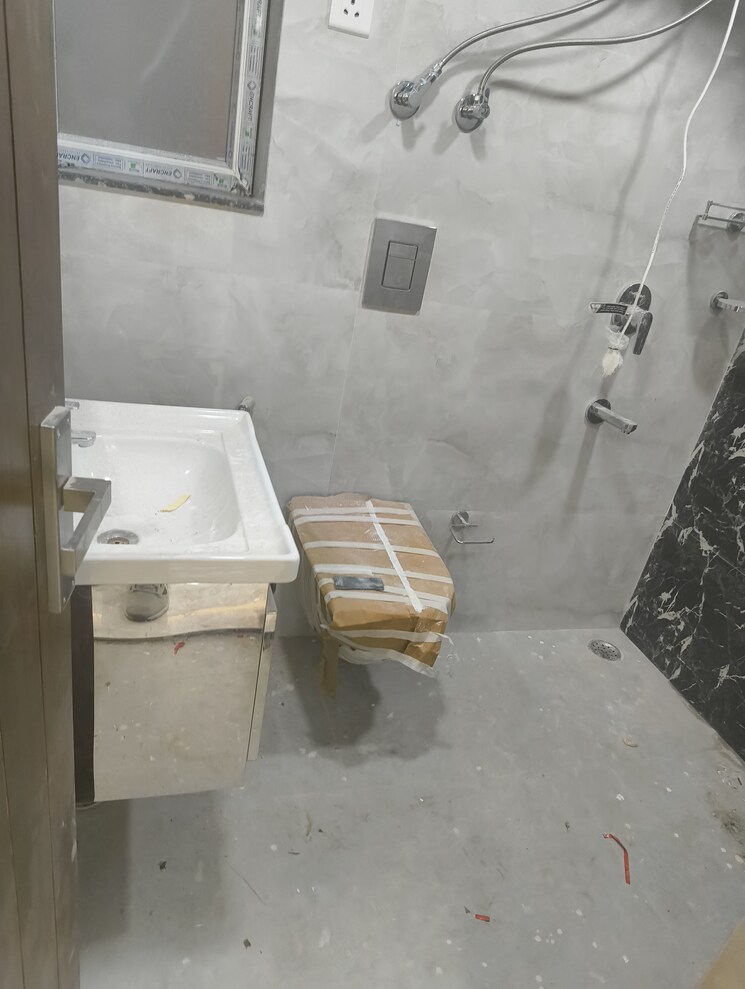 Bathroom, vasant kunj 4 Bedroom 2500 Sq.Ft. Apartment In Vasant Kunj Delhi 9168342