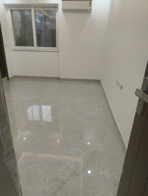 Room in 4 BHK Apartment at Vasant Kunj – for Sale