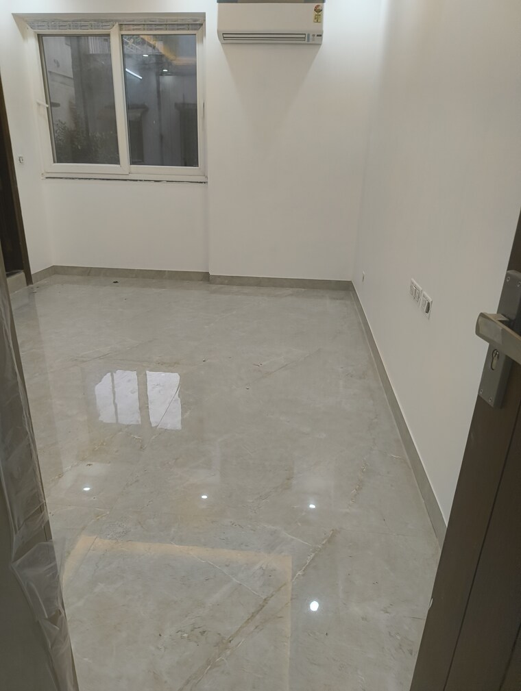 Room, vasant kunj 4 Bedroom 2500 Sq.Ft. Apartment In Vasant Kunj Delhi 9168342