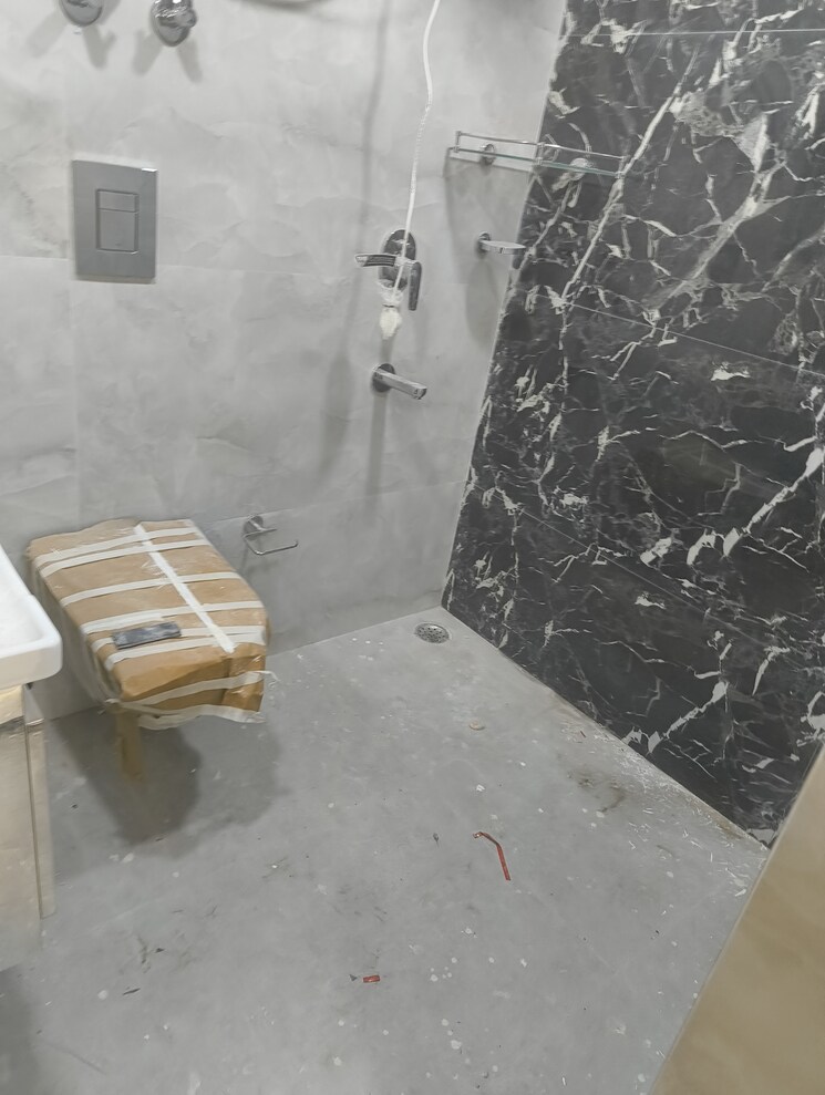 Bathroom, vasant kunj 4 Bedroom 2500 Sq.Ft. Apartment In Vasant Kunj Delhi 9168342