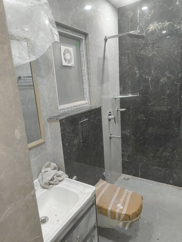 Bathroom, vasant kunj 4 Bedroom 2500 Sq.Ft. Apartment In Vasant Kunj Delhi 9168342
