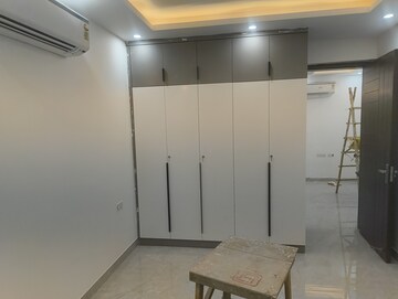 Room in 4 BHK Apartment at Vasant Kunj – for Sale
