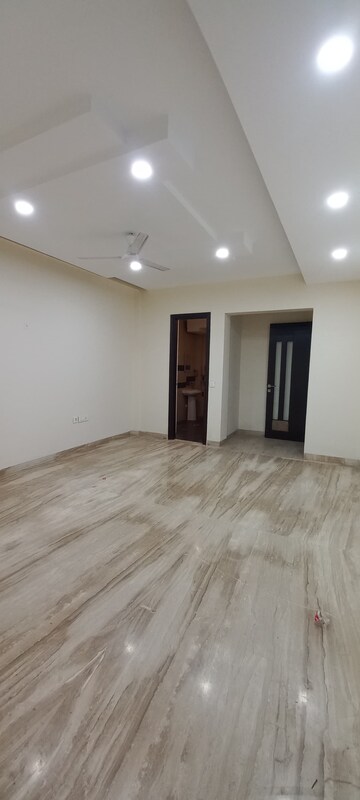 Room in 3 BHK Independent House at Sector 50 – for Rent